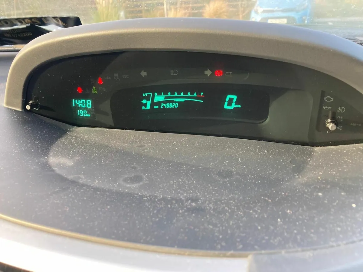 Toyota Yaris 2006 - Image 3