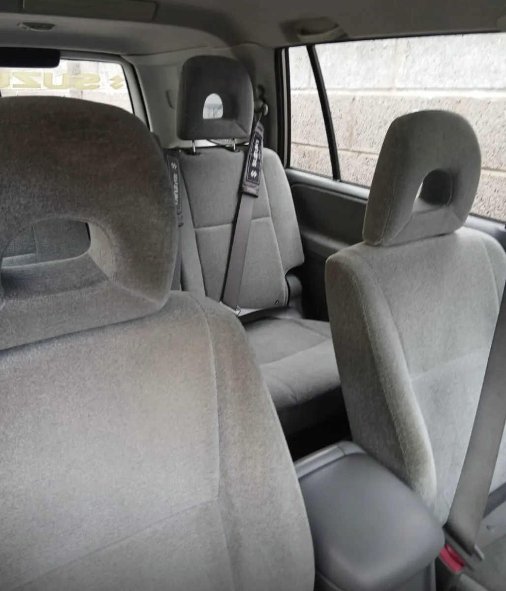 Suzuki vitara xl7 low miles - Image 4