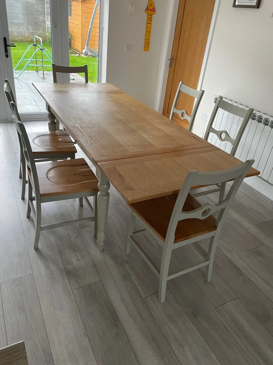 Extendable dining table and 6 chairs - Image 2
