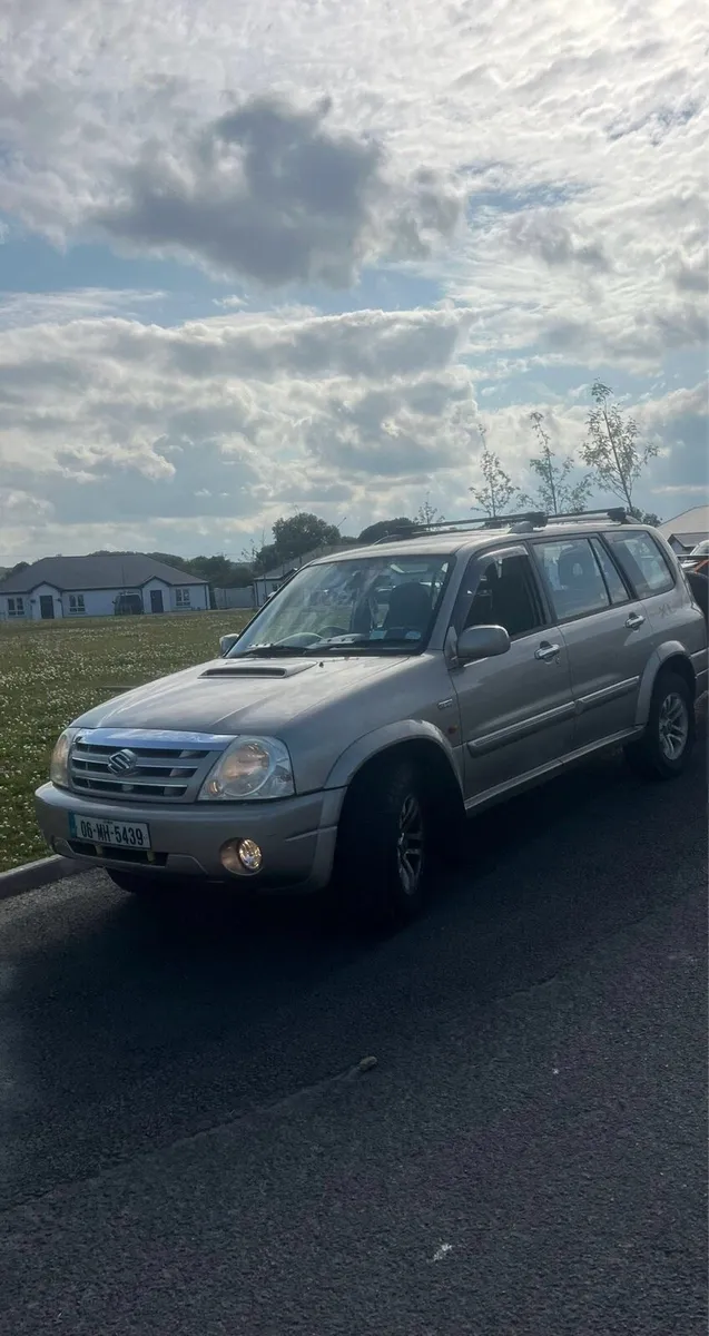Suzuki vitara xl7 low miles - Image 1