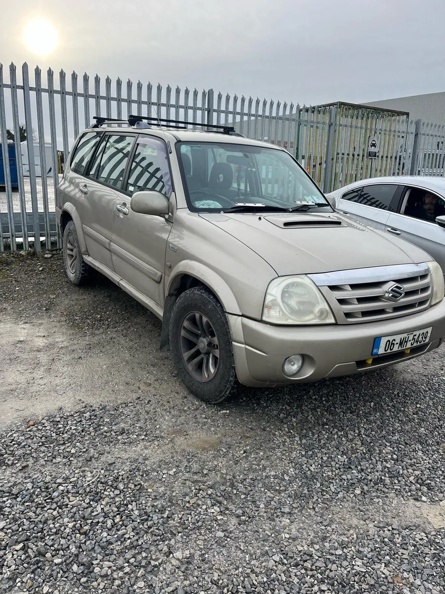 Suzuki vitara xl7 low miles - Image 2