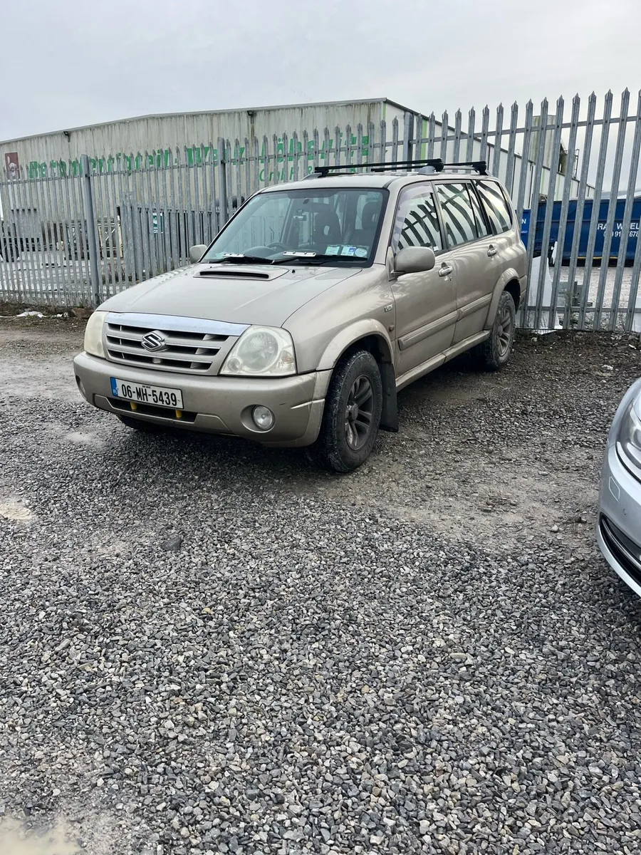 Suzuki vitara xl7 low miles - Image 3