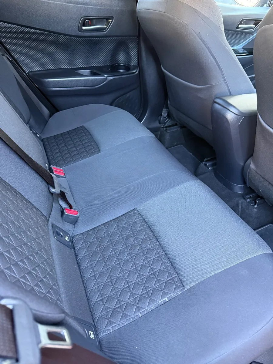 Toyota C-HR 1.8 Hybrid 5doors - Image 3