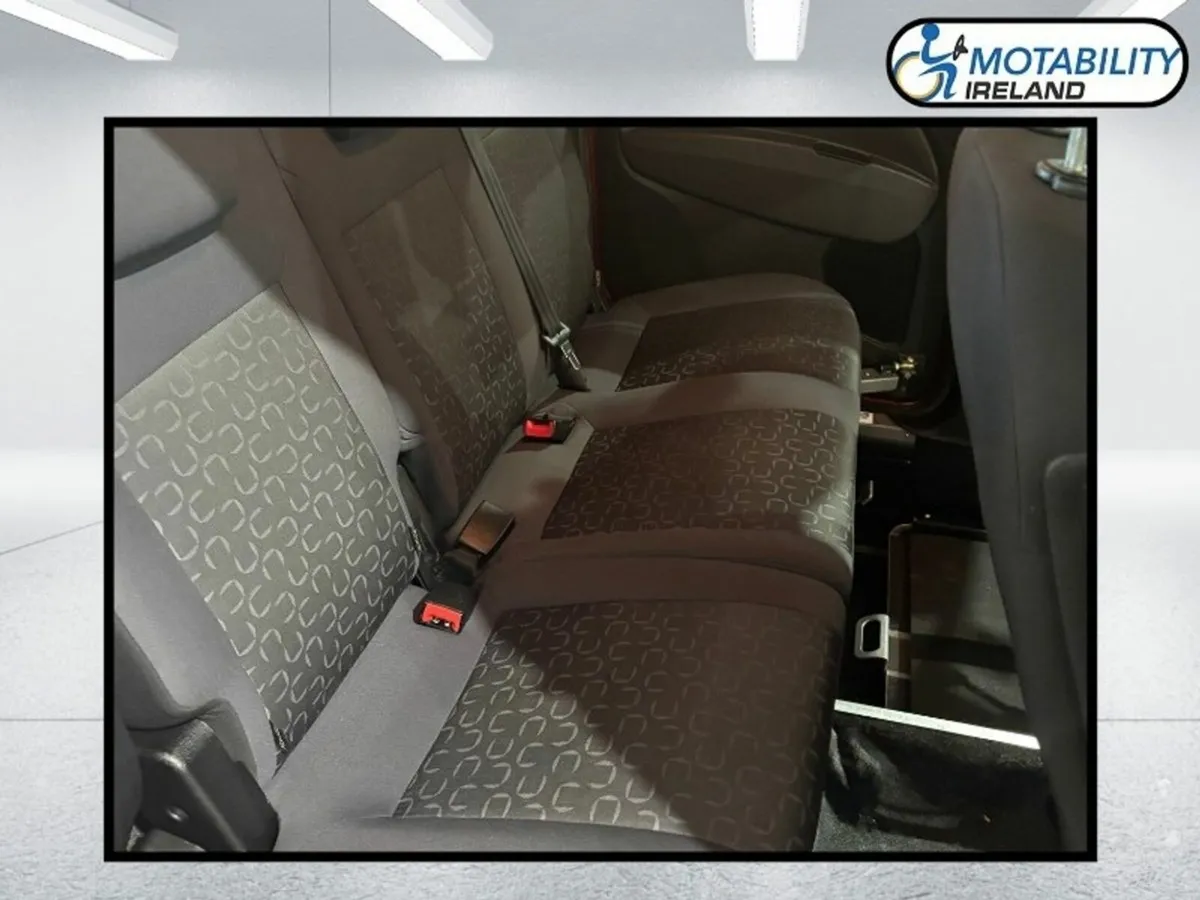 Fiat Doblo Upfront Passenger Wheelchair Accessible - Image 4