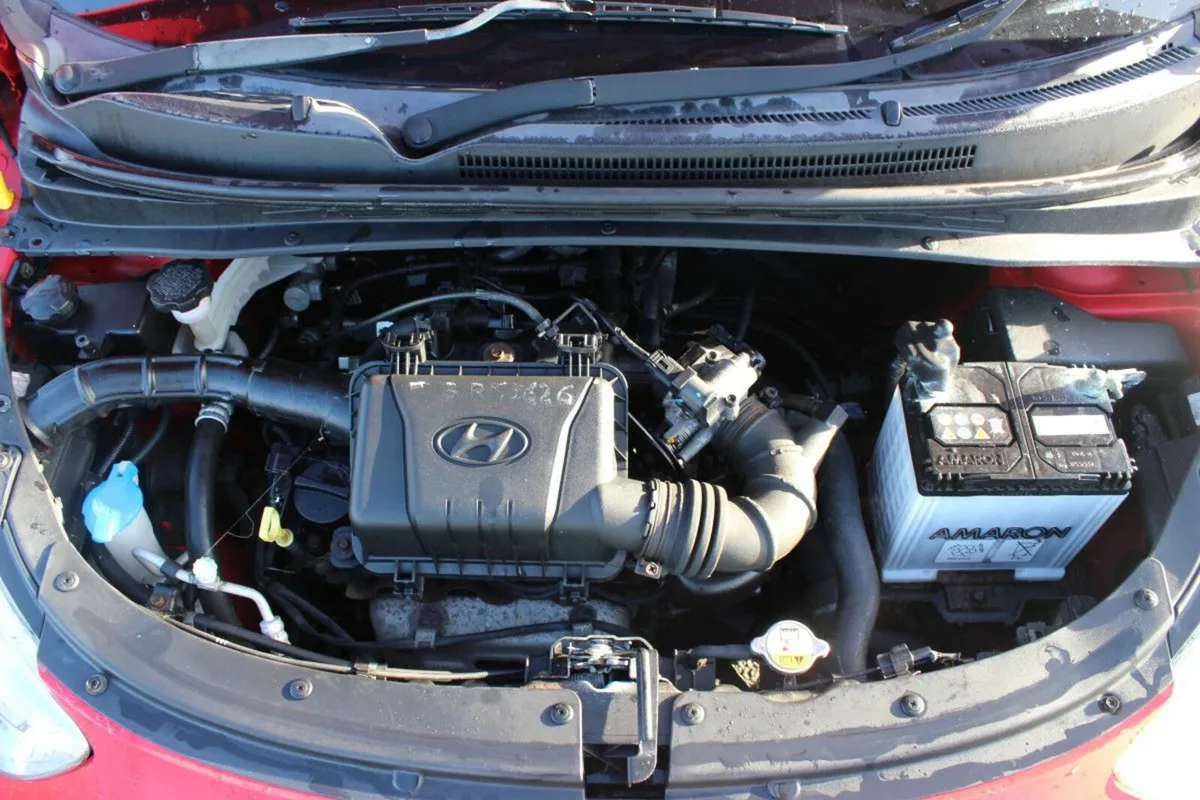 Hyundai i10 1.1 Deluxe Plus - Image 3