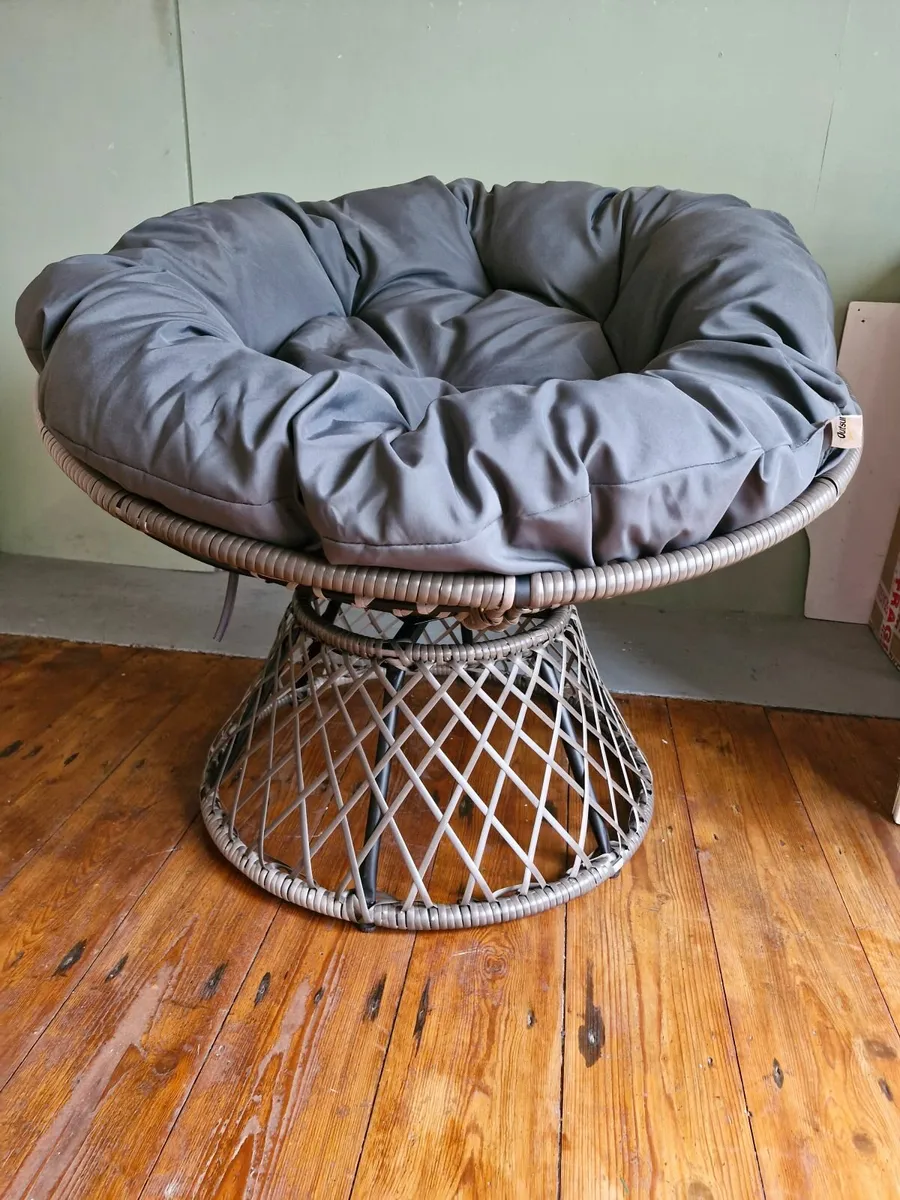 Swivel Chair - Image 3