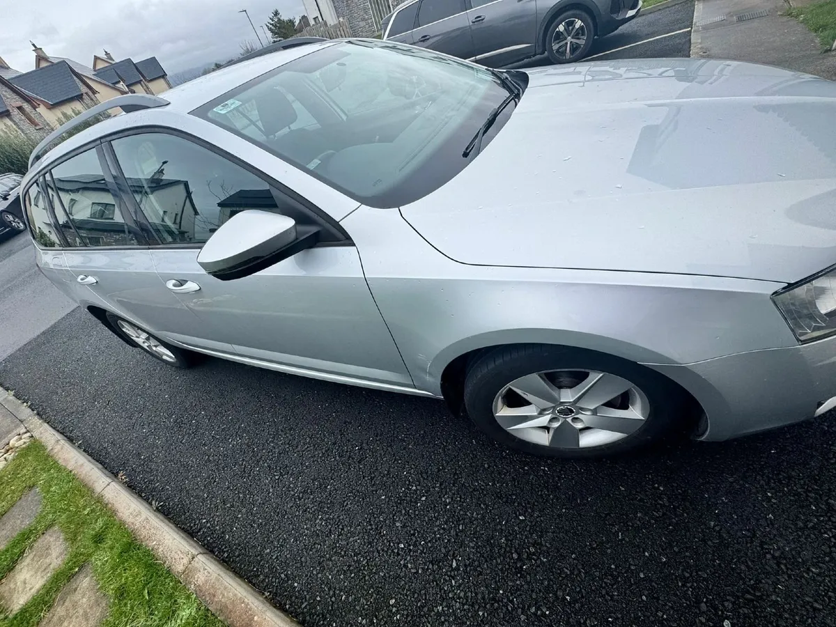 Skoda Octavia 2015 - Image 2