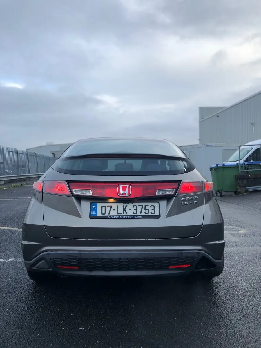 Honda Civic 2007 - Image 2