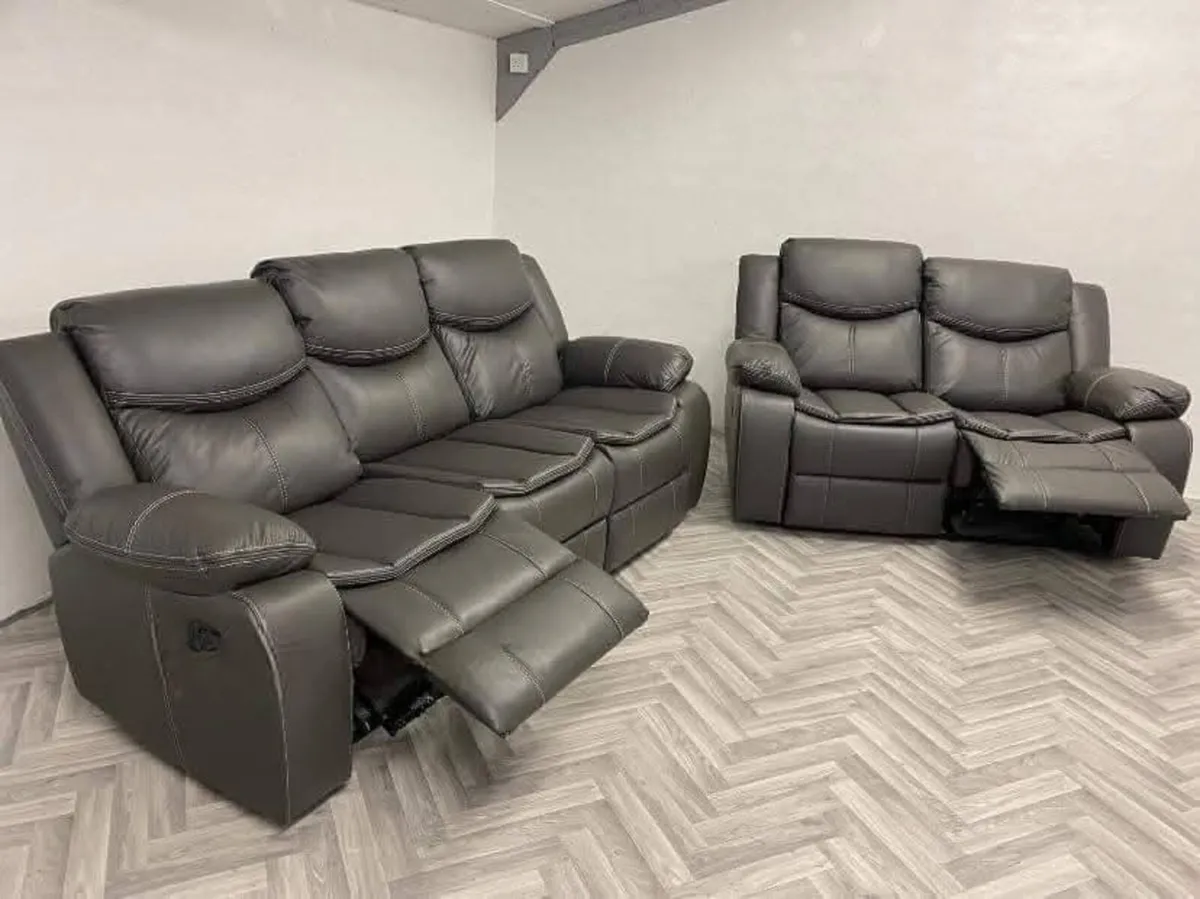 Lovely leather sofas - Image 3