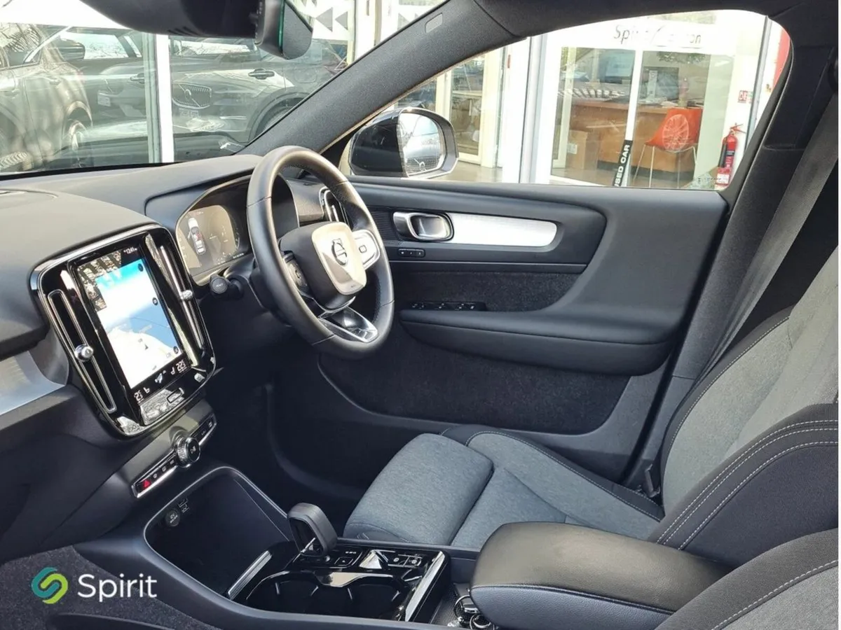 Volvo XC40 VOLVO XC40 Plus Dark - Image 3