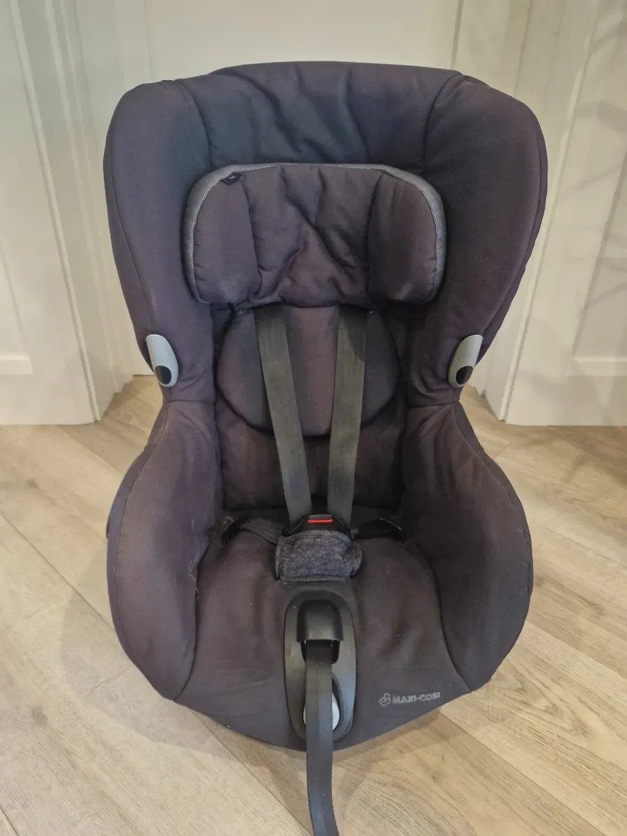 Car Seat - Swivel - Image 1