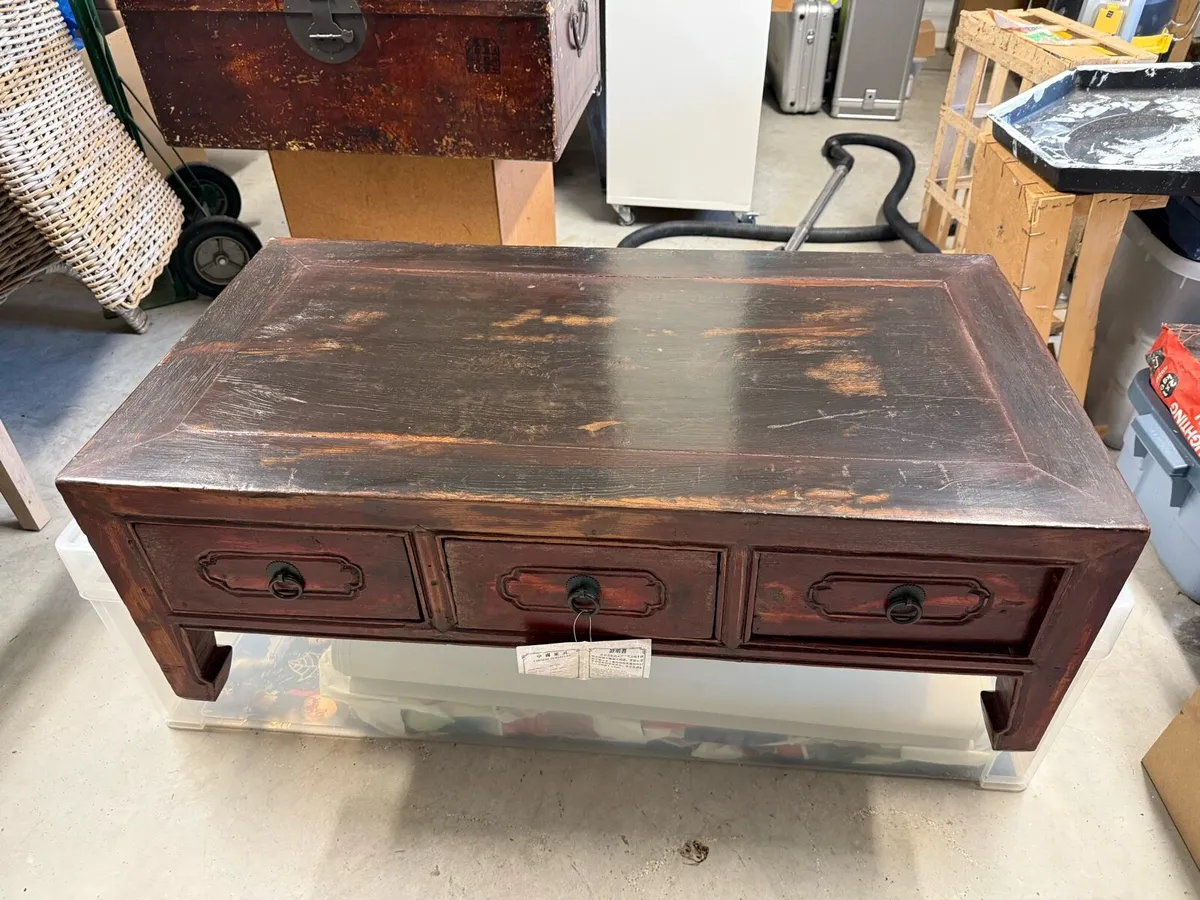 Old Chinese coffee table - Image 1