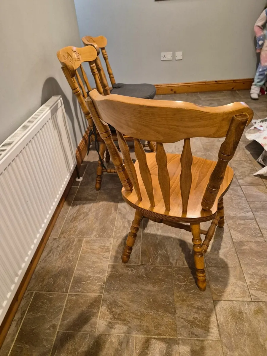 Dining table and 4 chairs - Image 1