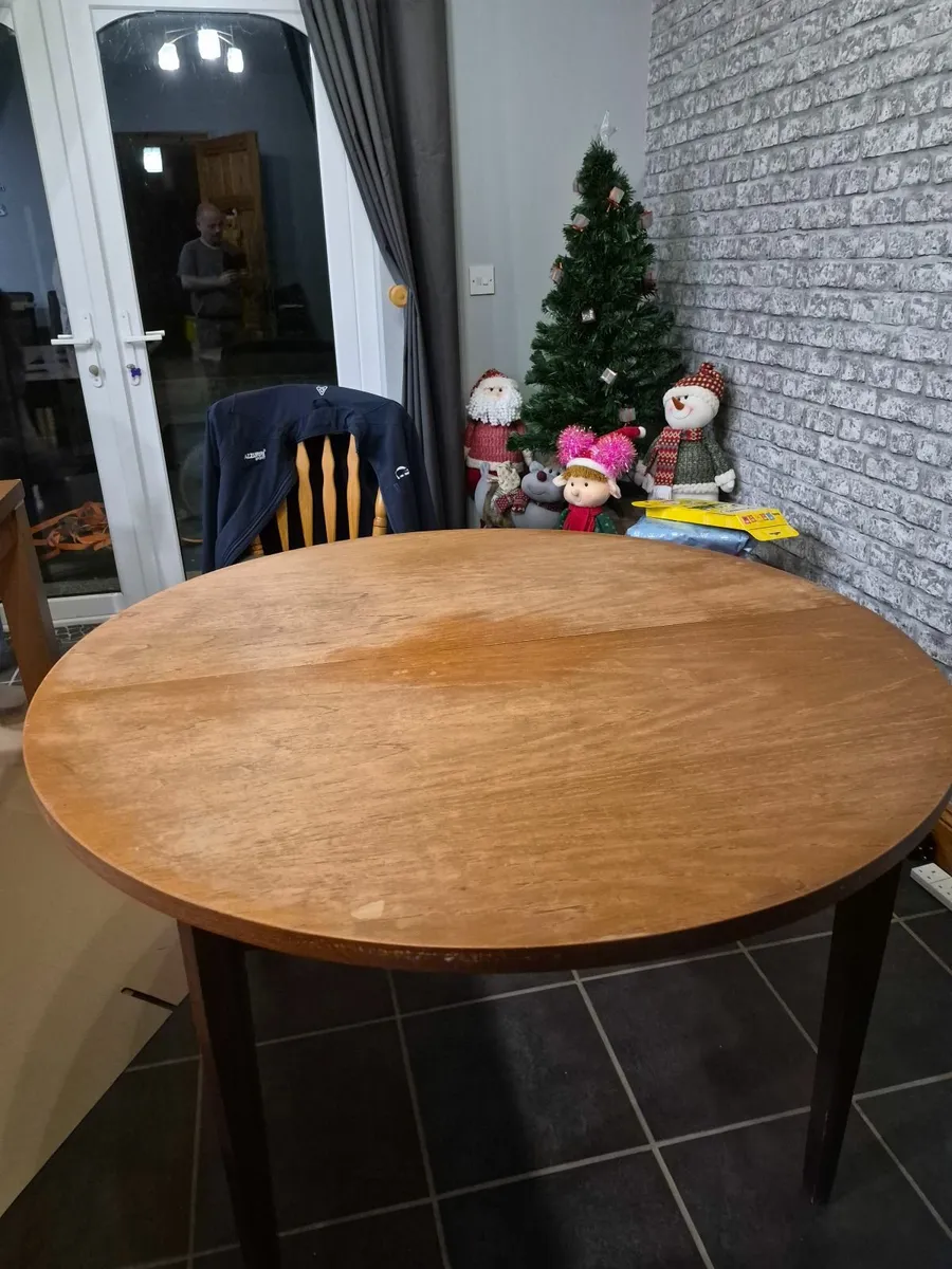 Dining table and 4 chairs - Image 4