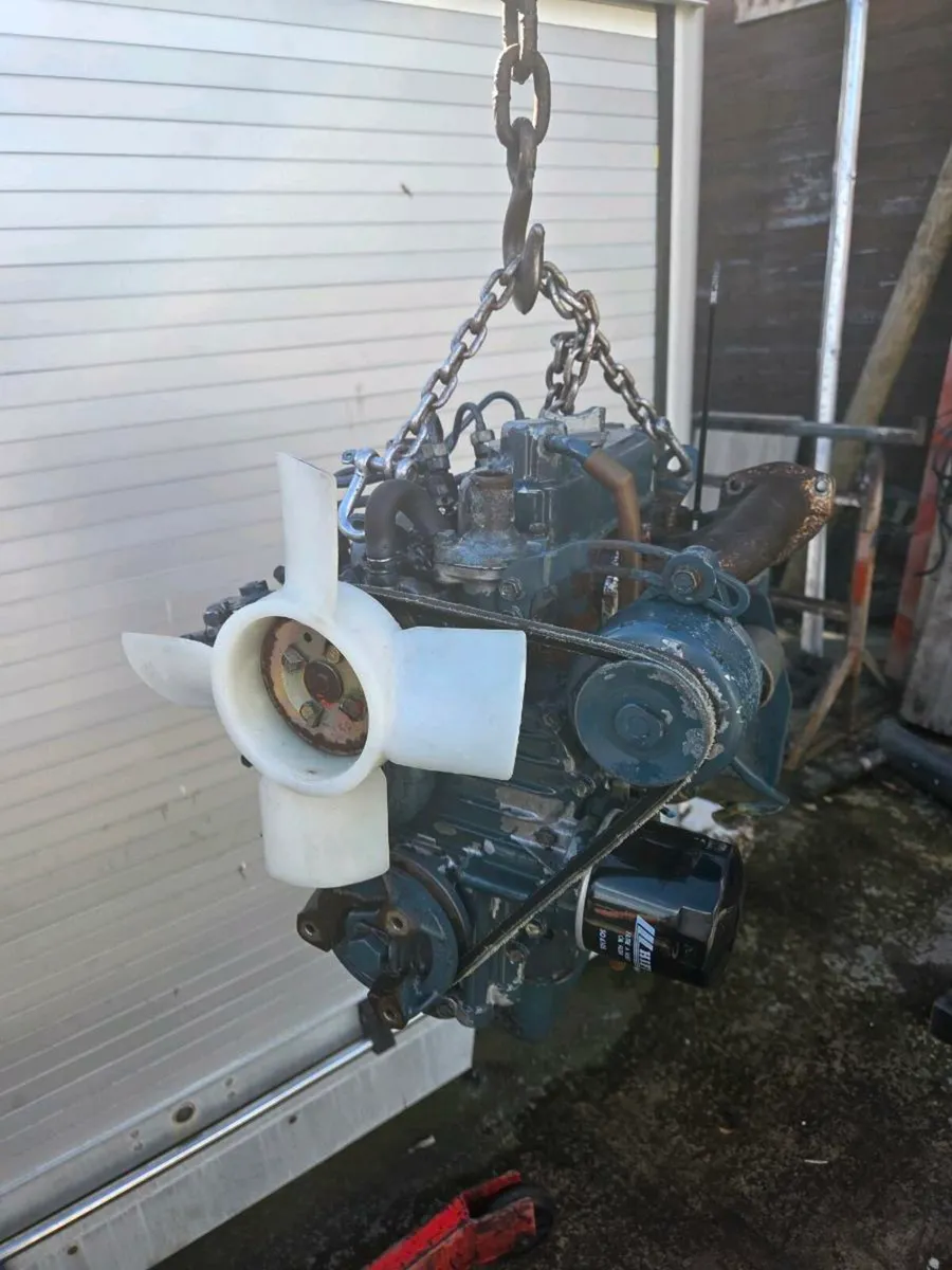 Kubota D600 3 cylinder diesel engine - Image 4