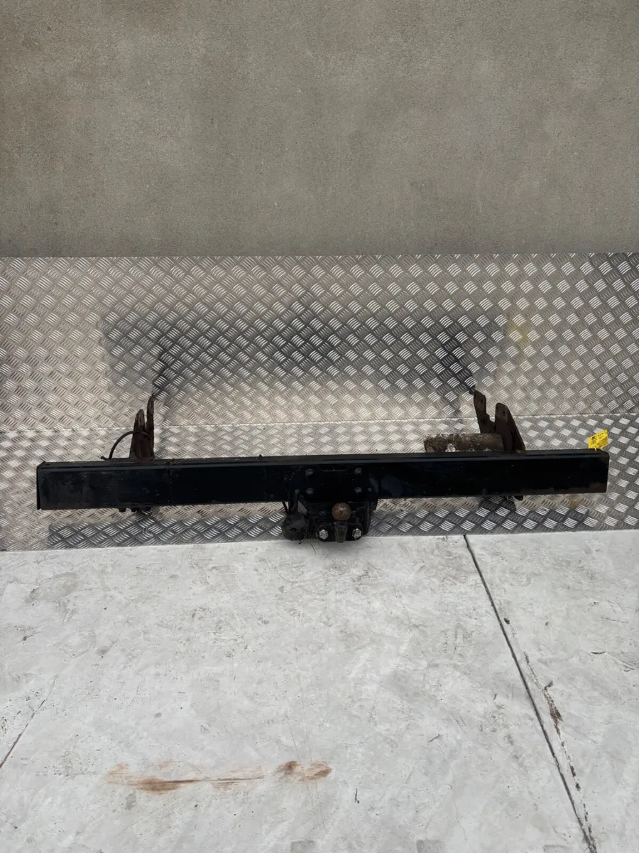 2014 Toyota Hilux Rear Tow bar - Image 1