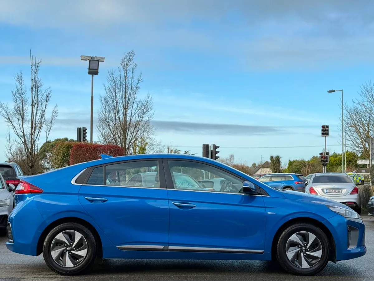 Hyundai IONIQ 1.6 GDI PREMIUM HYBRID AUTO *HIGH SP - Image 4