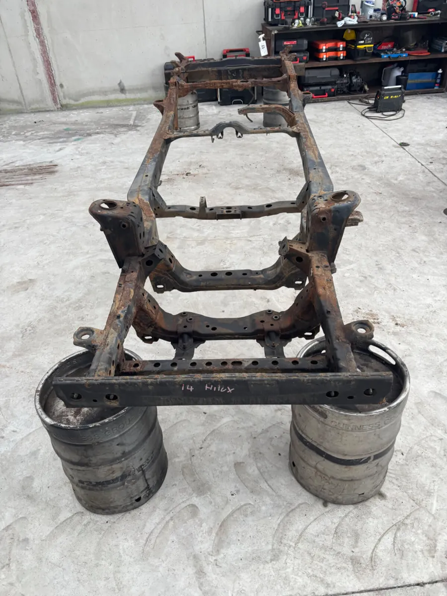 2014 Toyota Hilux Chassis - Image 2