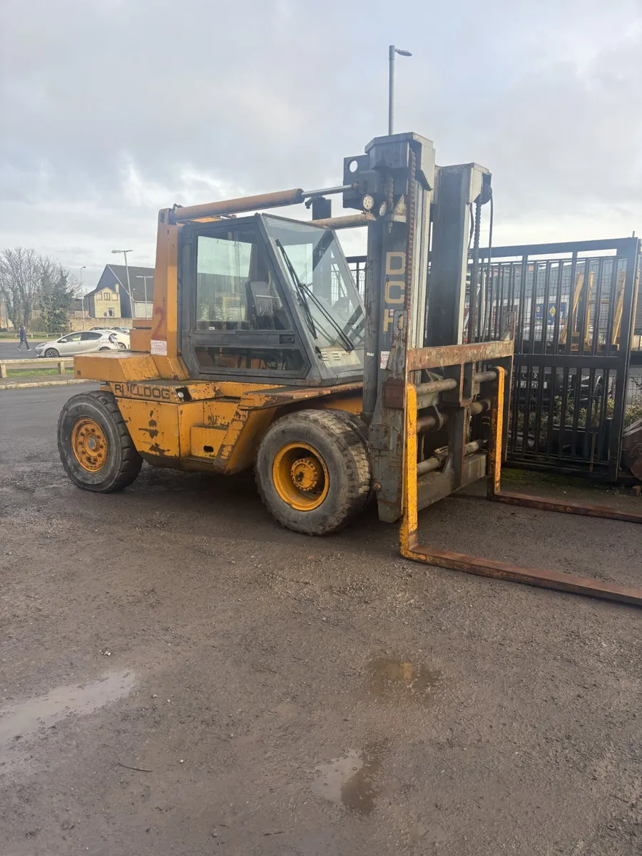 12 TON FORKLIFT - Image 1