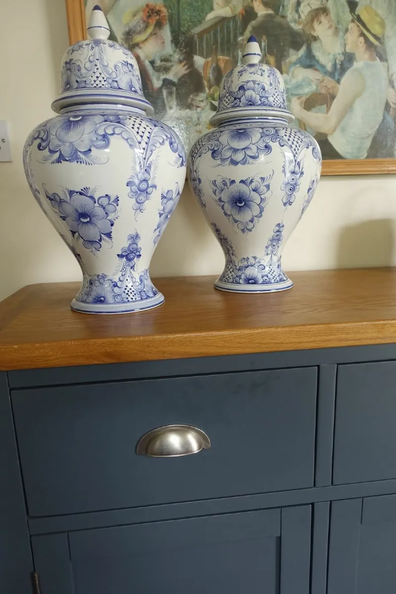 Country House Style Decorative Set of Urns - Image 2