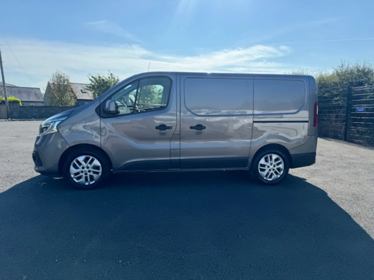 Renault Trafic - Sat Nav - Image 4