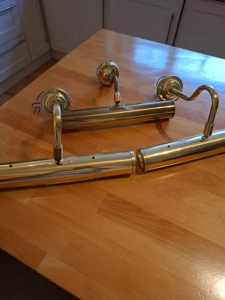 Brass wall lights x 3 - Image 1