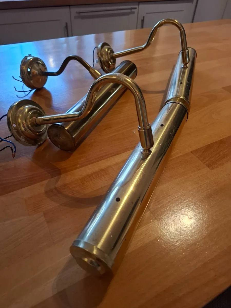 Brass wall lights x 3 - Image 3
