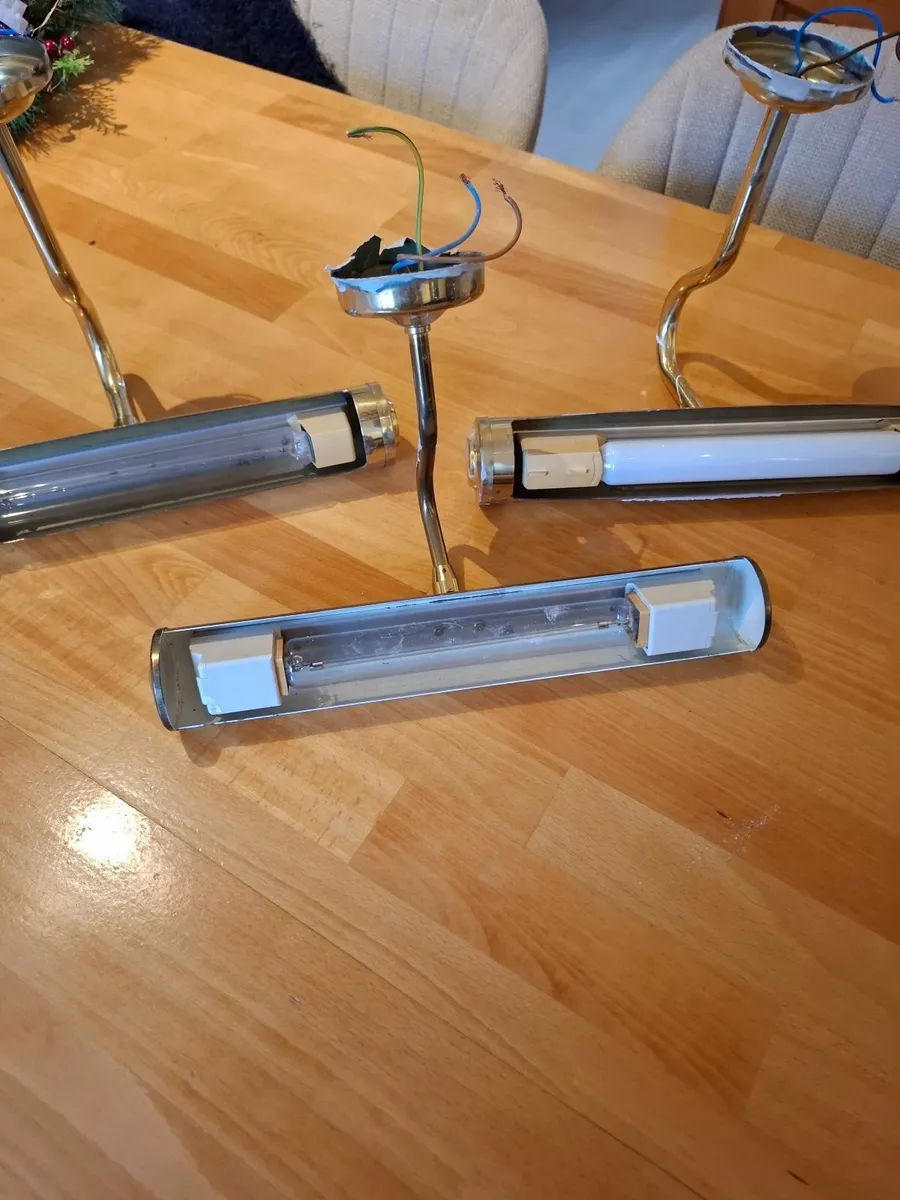 Brass wall lights x 3 - Image 4