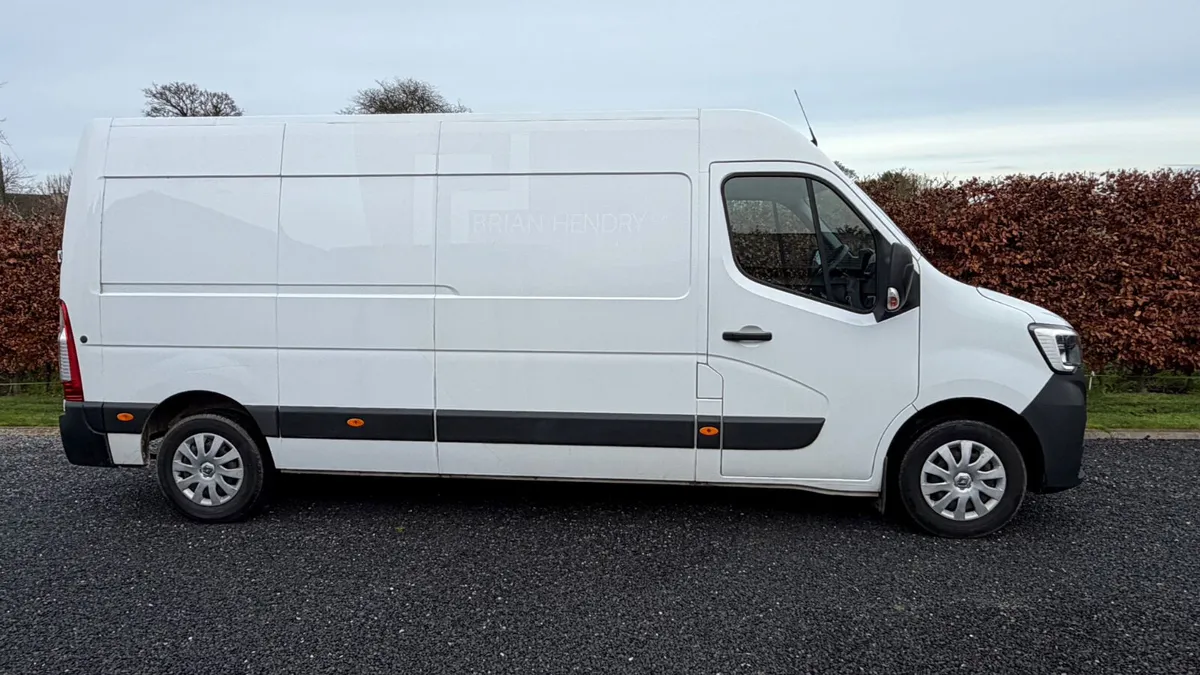 2021 Renault Master 135 Business Plus LWB Med Roof - Image 2