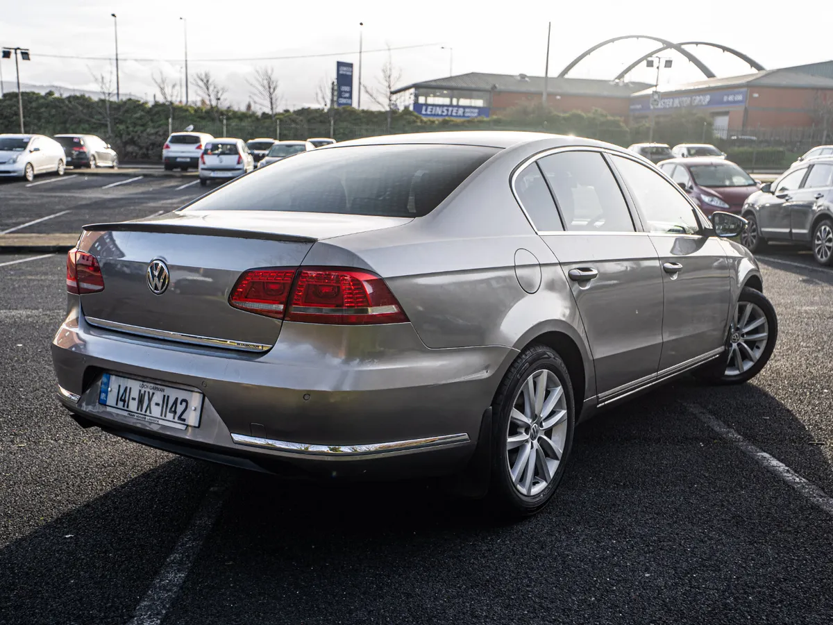 Volkswagen Passat 2014 - Image 2