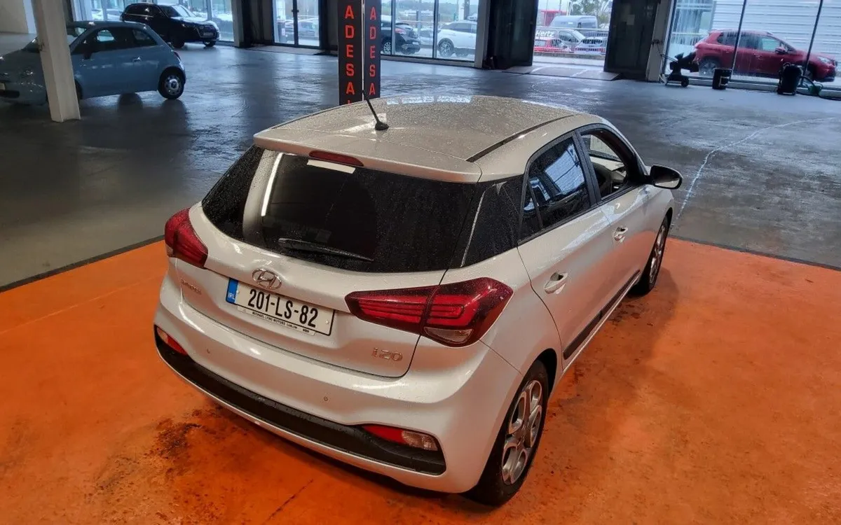 Hyundai i20 1.2 Deluxe - Image 4