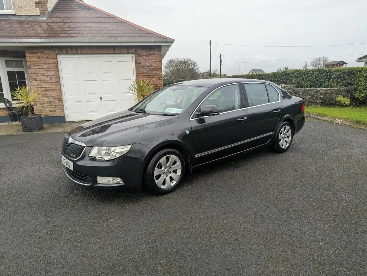 Skoda Superb 2011 - Image 2
