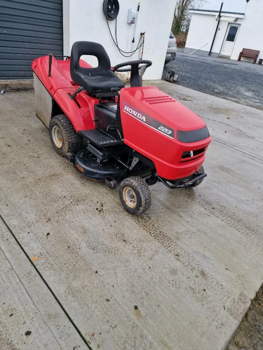 Honda mower - Image 1