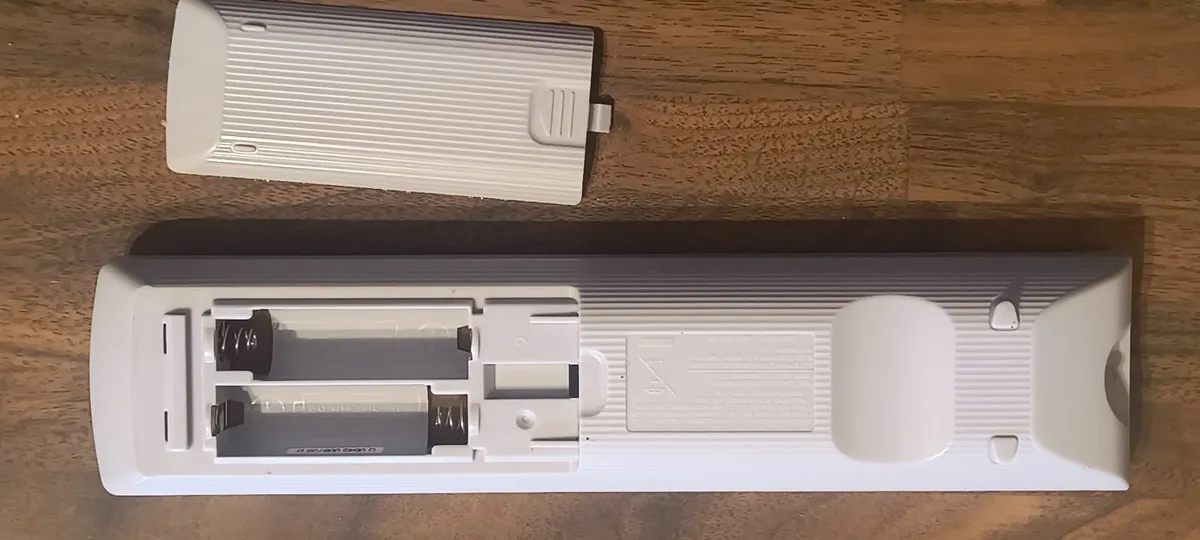 Tv Sony RM-ED005 remote control - Image 2