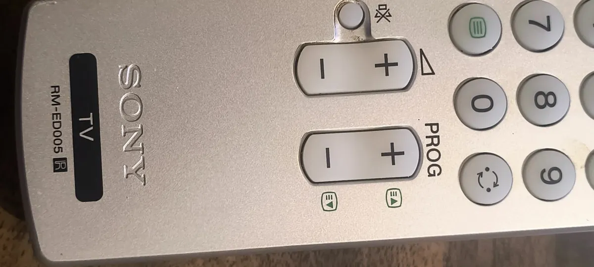 Tv Sony RM-ED005 remote control - Image 1
