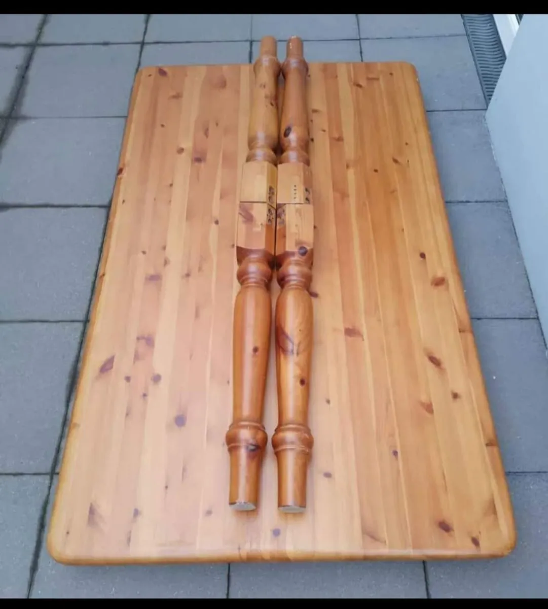 Kitchen table and 6 chairs - Image 1