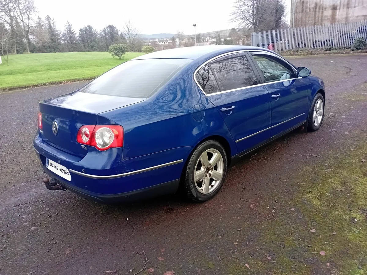 Volkswagen Passat 2007 - Image 2