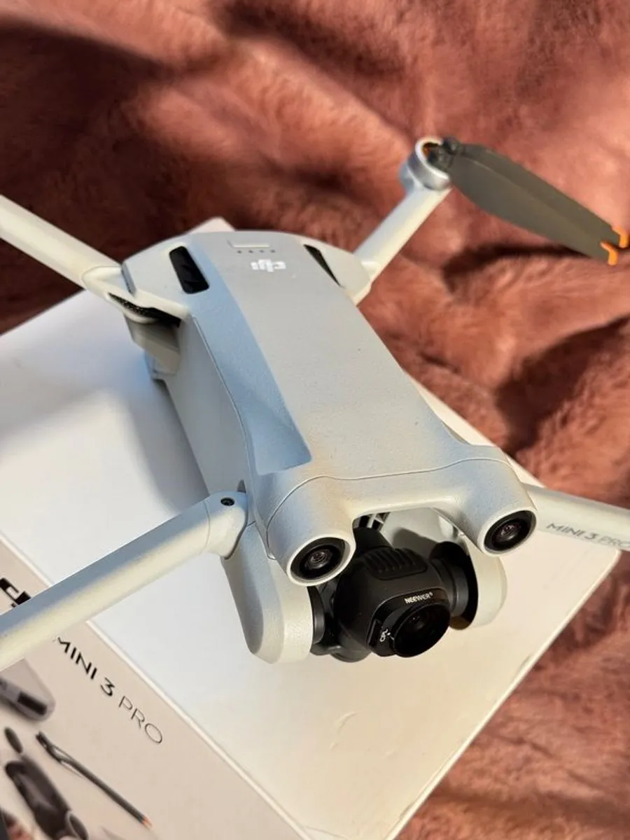 Drone DJI Mini 3 Pro fly more combo + extras - Image 1