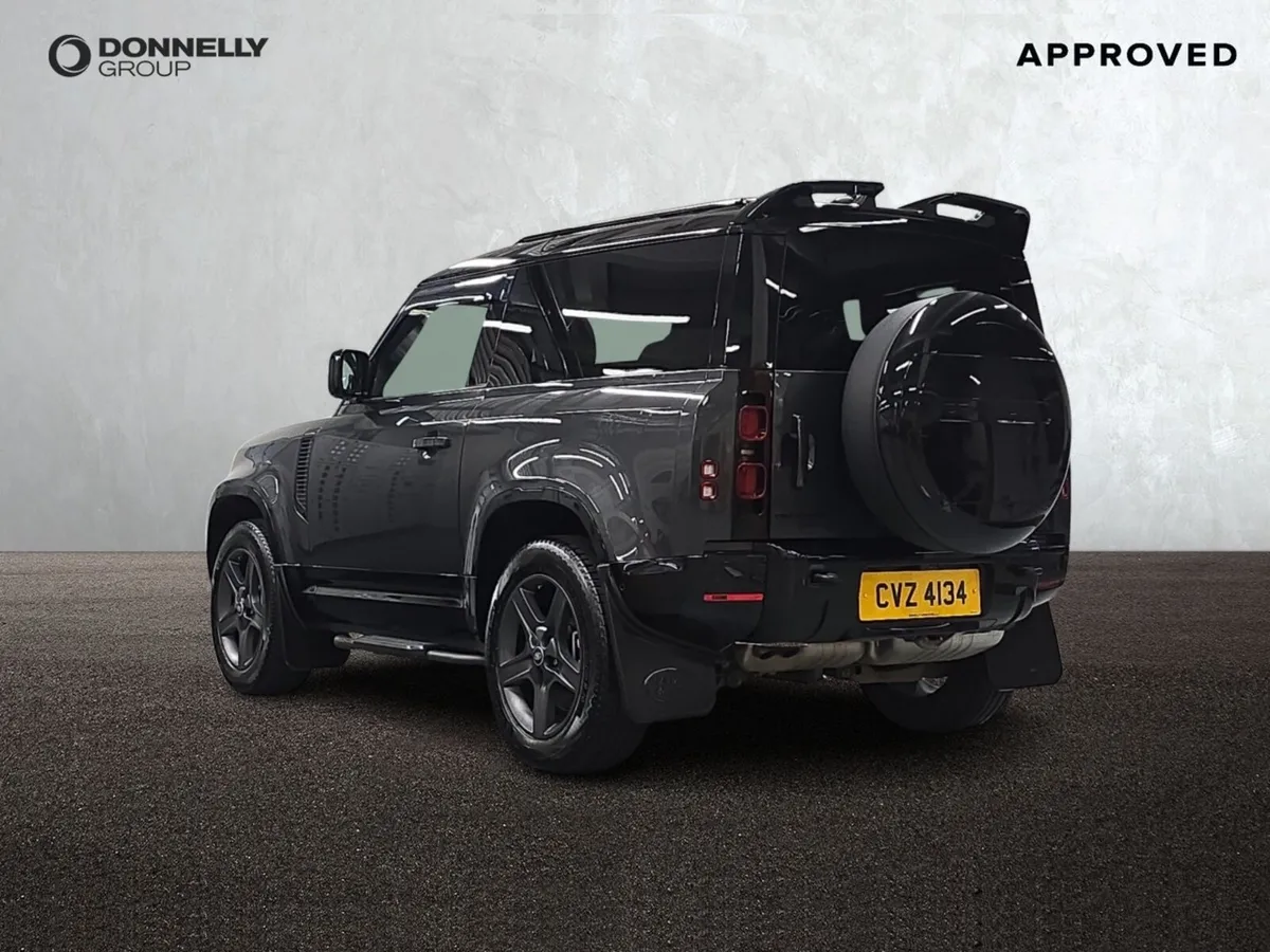 Land Rover Defender Diesel Estate X-Dynamic SE - Image 2