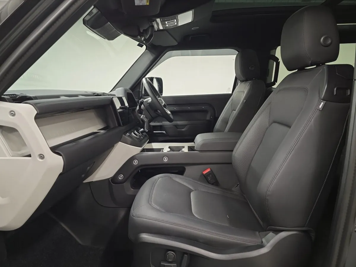 Land Rover Defender Diesel Estate X-Dynamic SE - Image 3