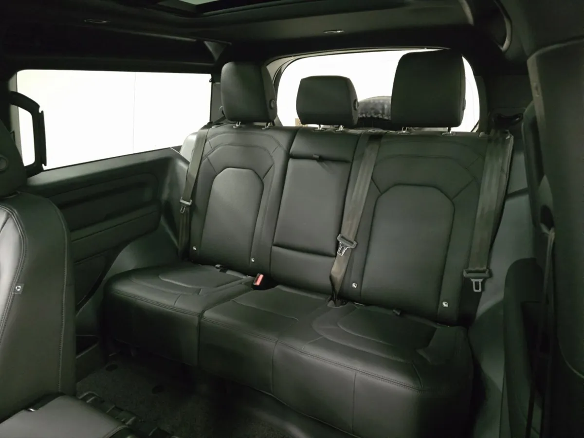 Land Rover Defender Diesel Estate X-Dynamic SE - Image 4