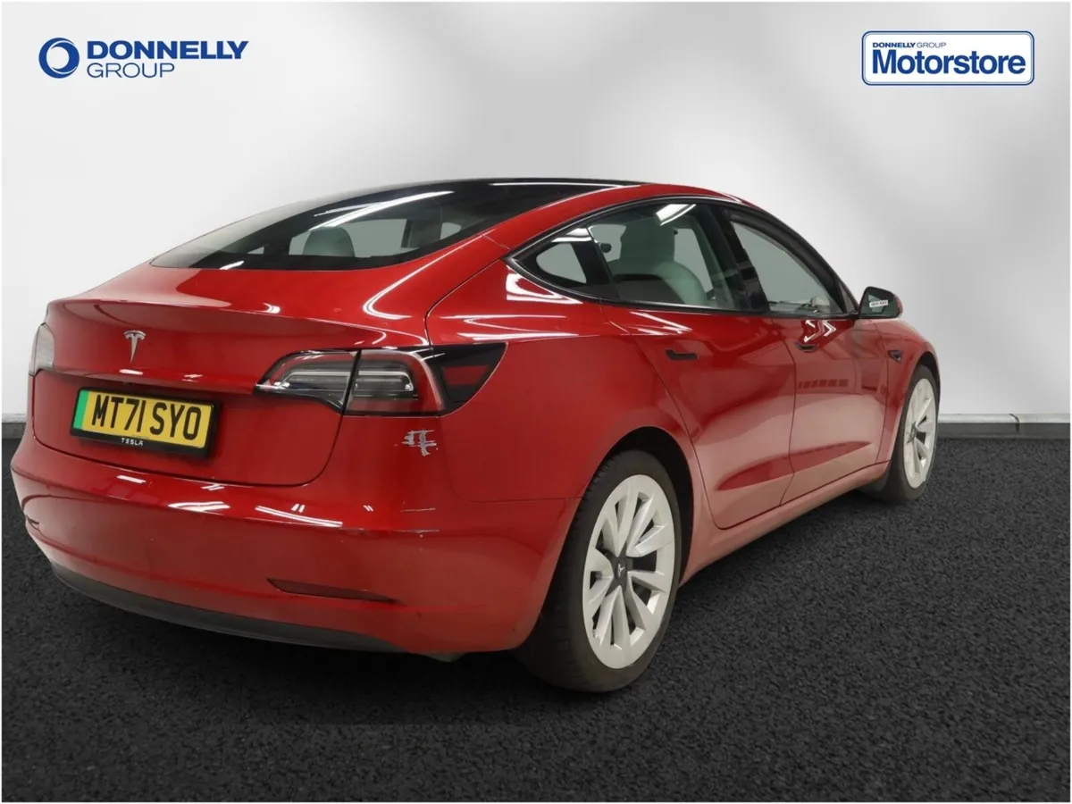 Tesla Model 3 Saloon Standard Plus - Image 2