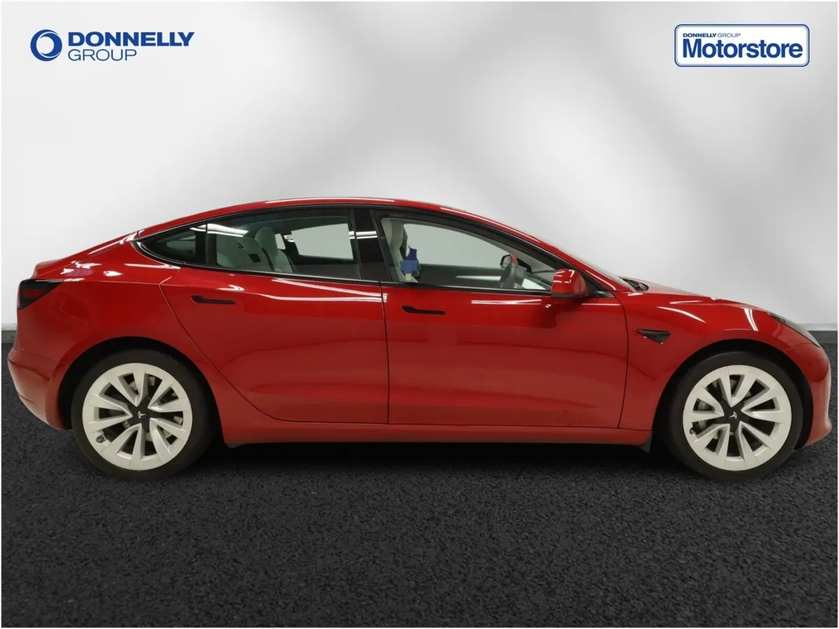 Tesla Model 3 Saloon Standard Plus - Image 3
