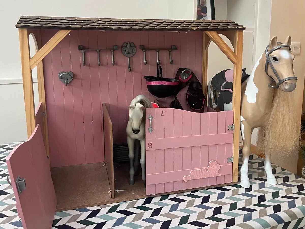 Our Generation Stable, Horse and Dolls - Image 2
