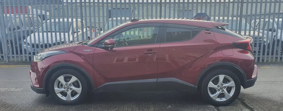 2019 Toyota CH-R S LED Auto - Image 4