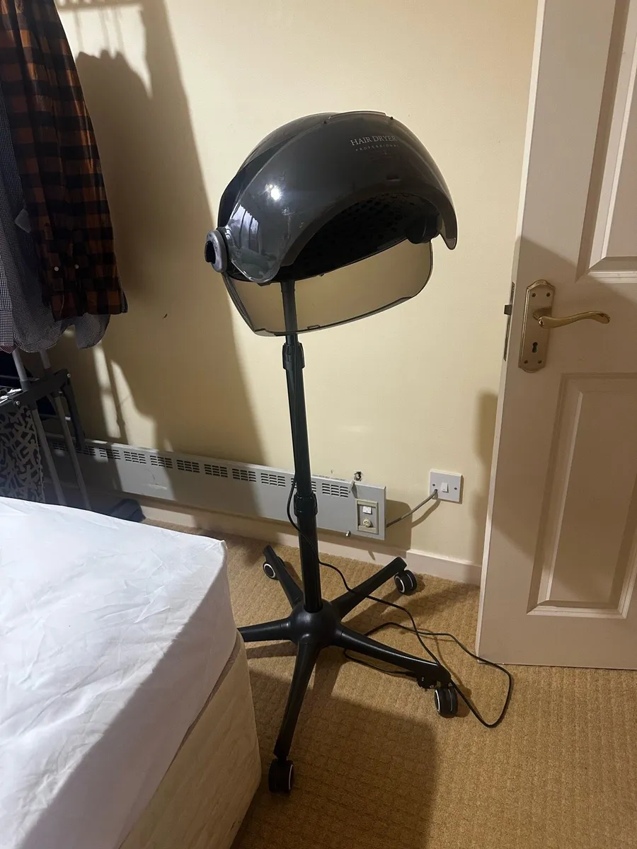 Hooded dryer - Image 1