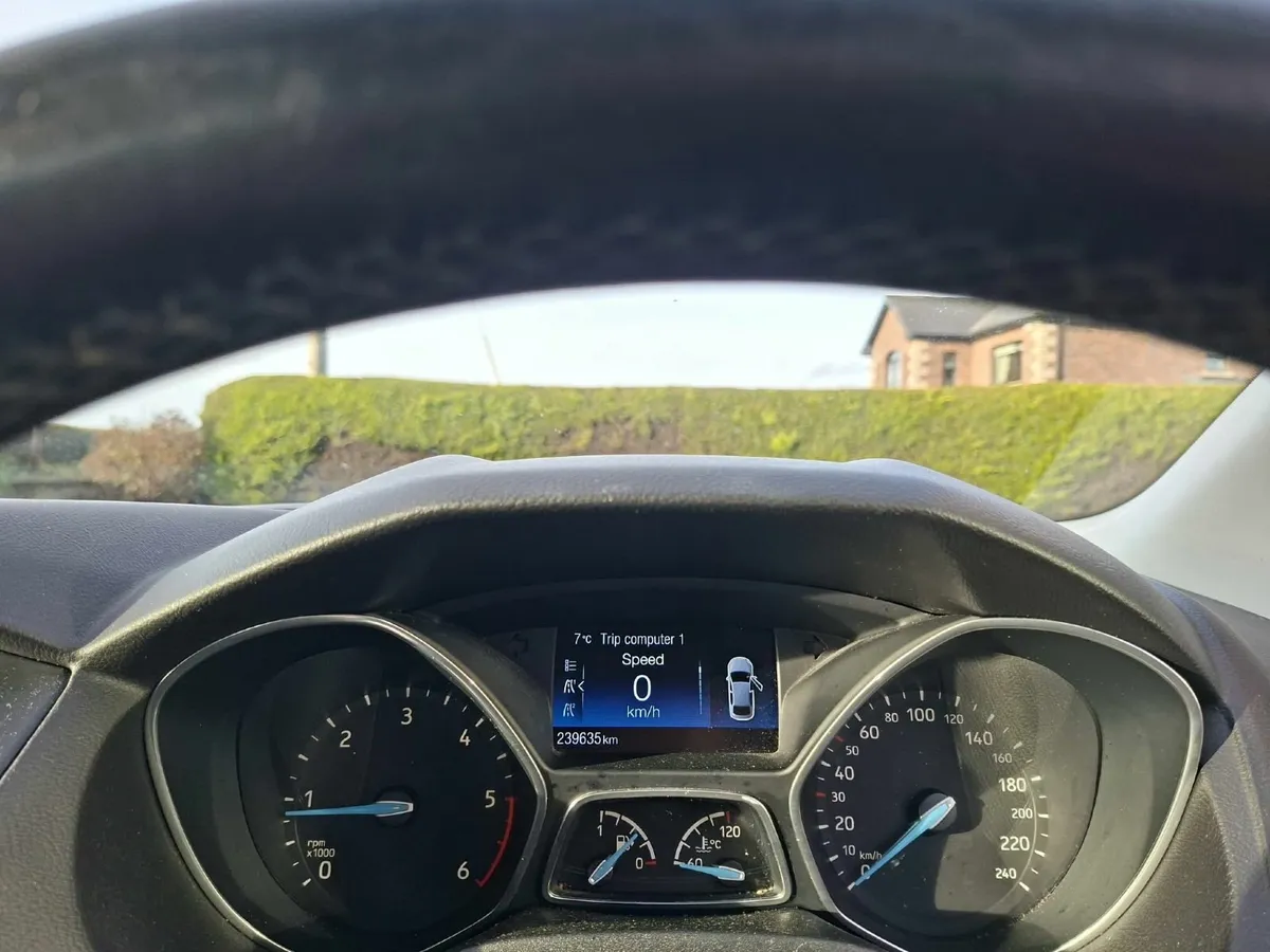 Ford Focus 2015 - Image 2