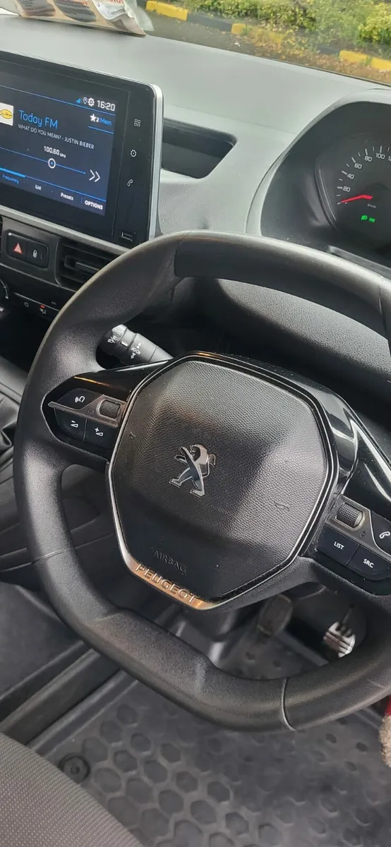 2019 Peugeot Partner Pro Plus LWB High Spec - Image 3