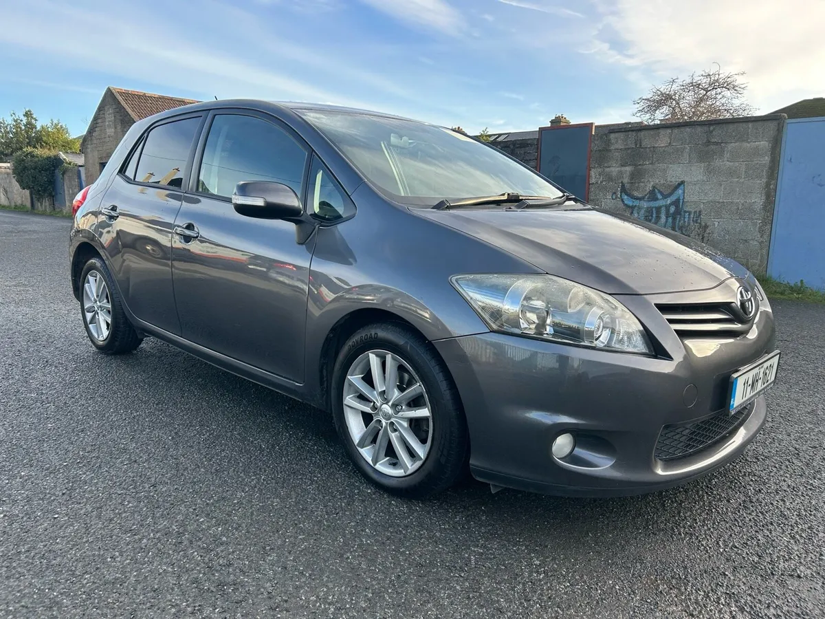 2011 Toyota auris sport - Image 1