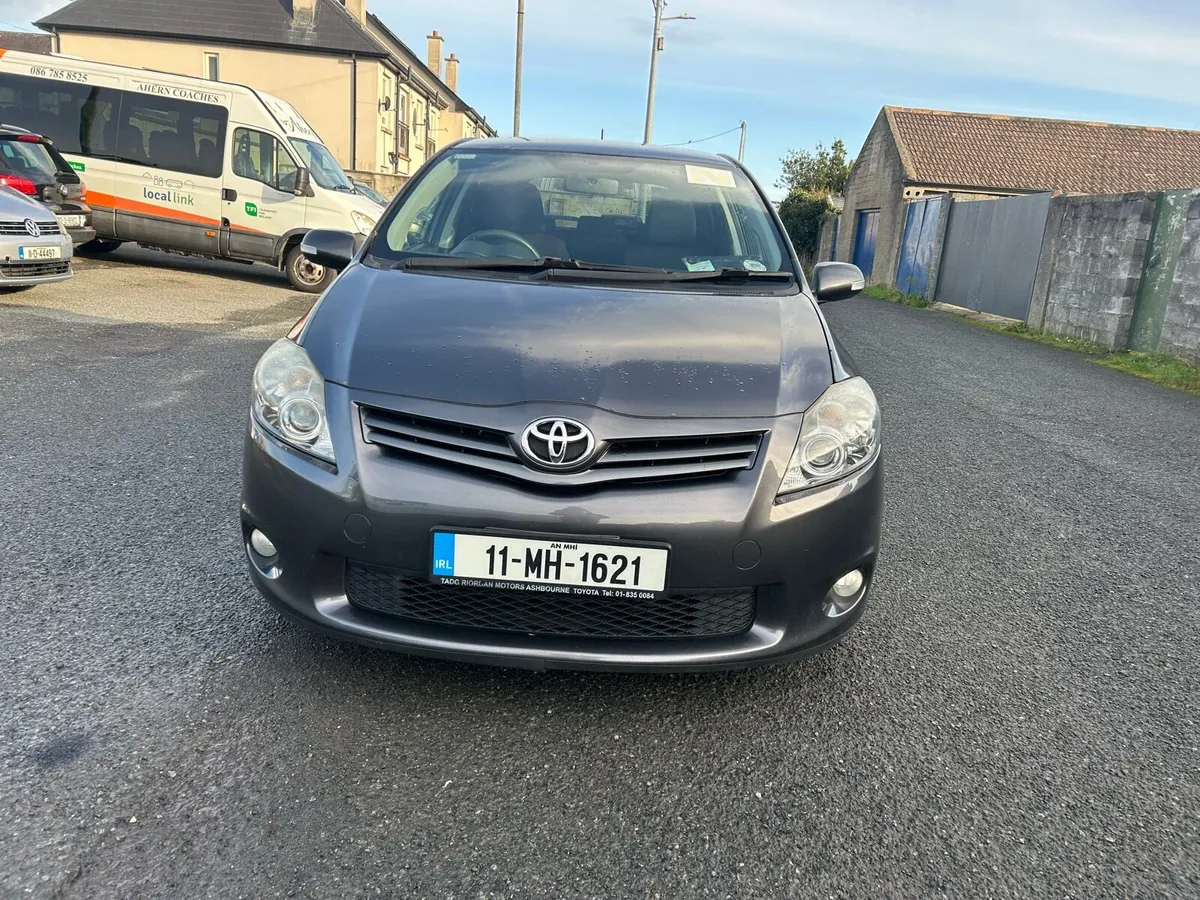 2011 Toyota auris sport - Image 2